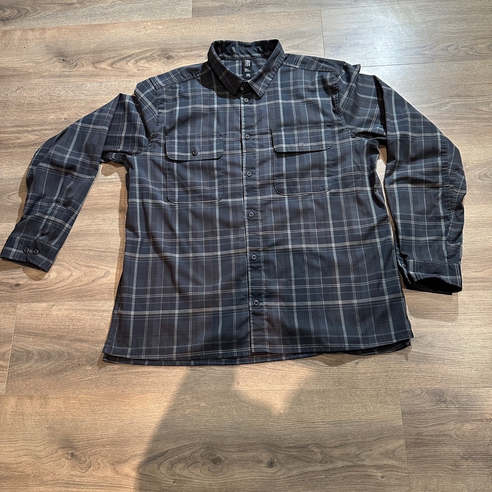 Mountain Hardwear Men’s Black Plaid Button-Up Shirt